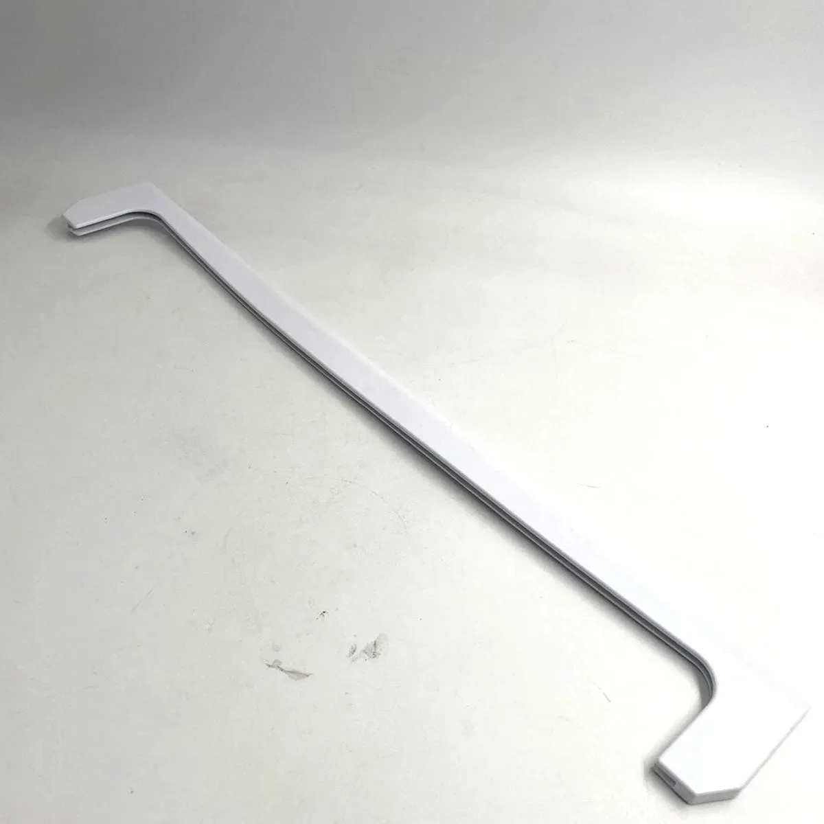 Profil avant du plateau de réfrigérateur Beko 4221830100