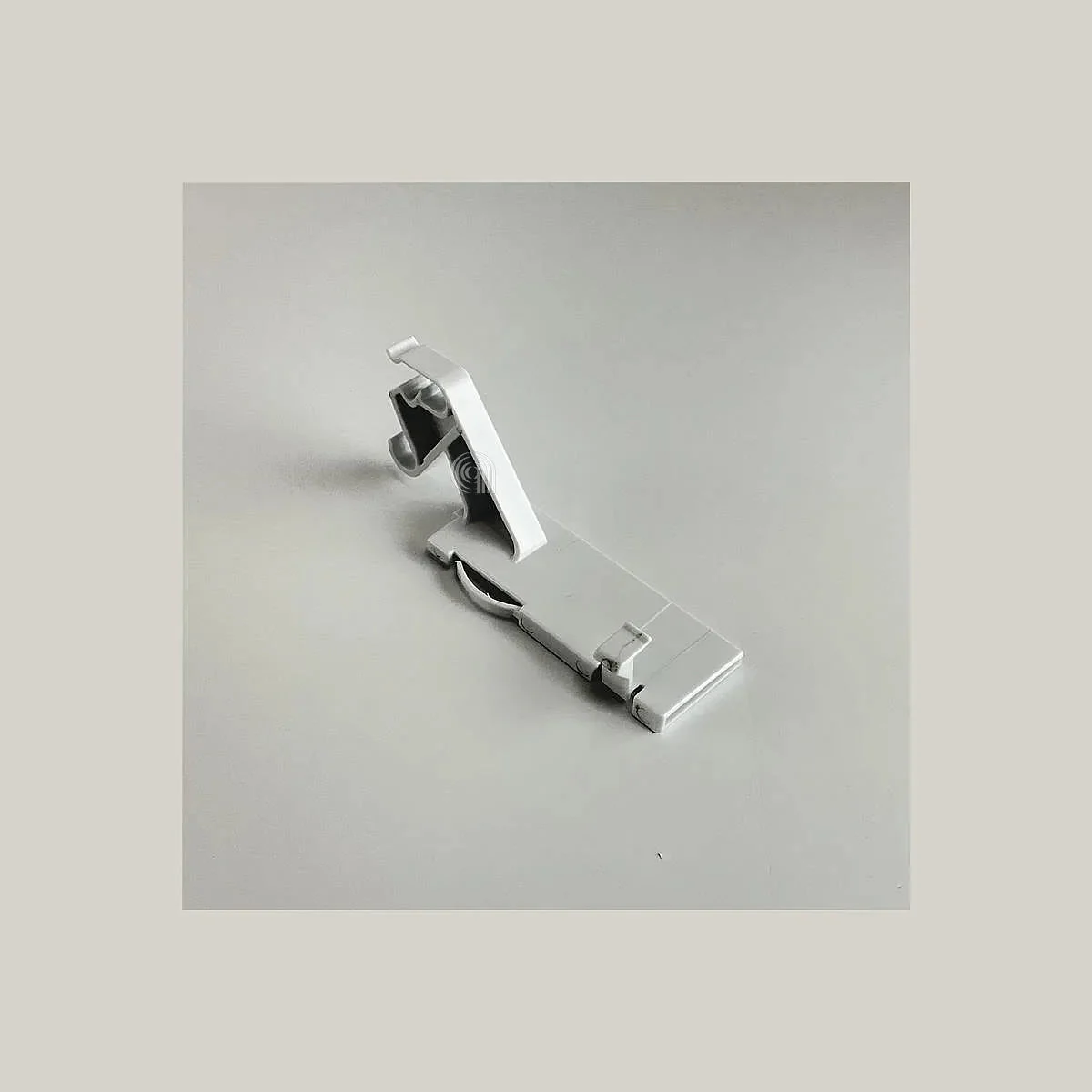 ELECTROLUX - Charnière droite congélateur - 2231128014